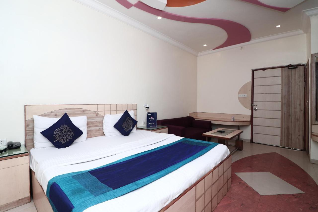 Hotel Deep Kanpur Exterior photo