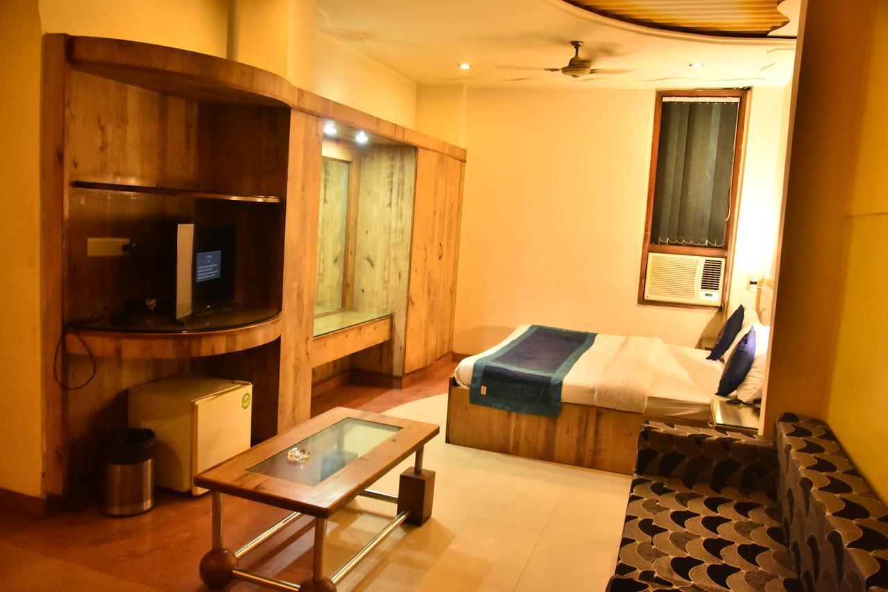 Hotel Deep Kanpur Exterior photo