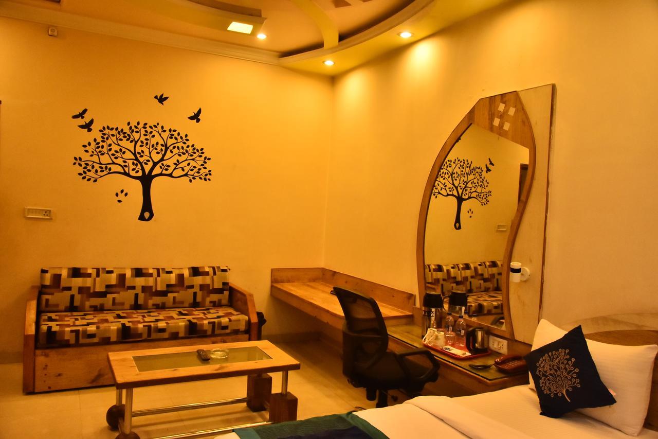 Hotel Deep Kanpur Exterior photo