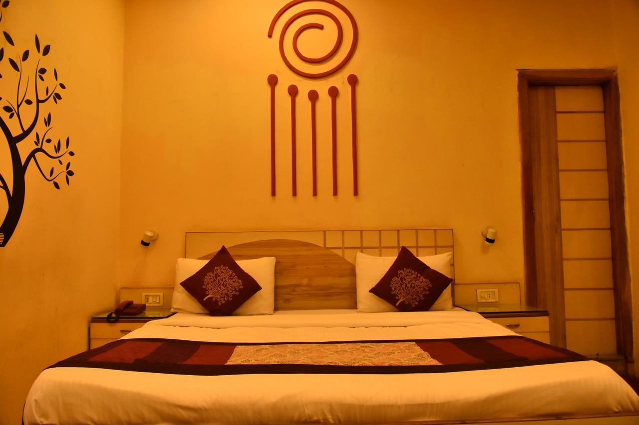 Hotel Deep Kanpur Exterior photo