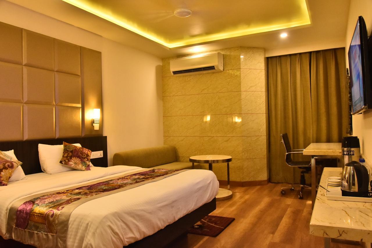 Hotel Deep Kanpur Exterior photo