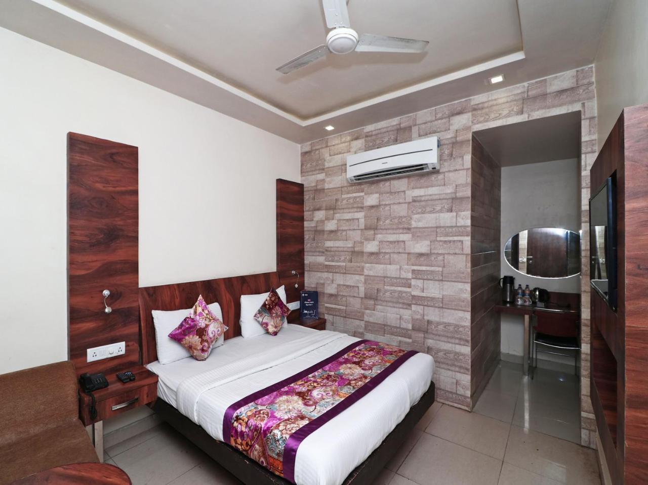 Hotel Deep Kanpur Exterior photo