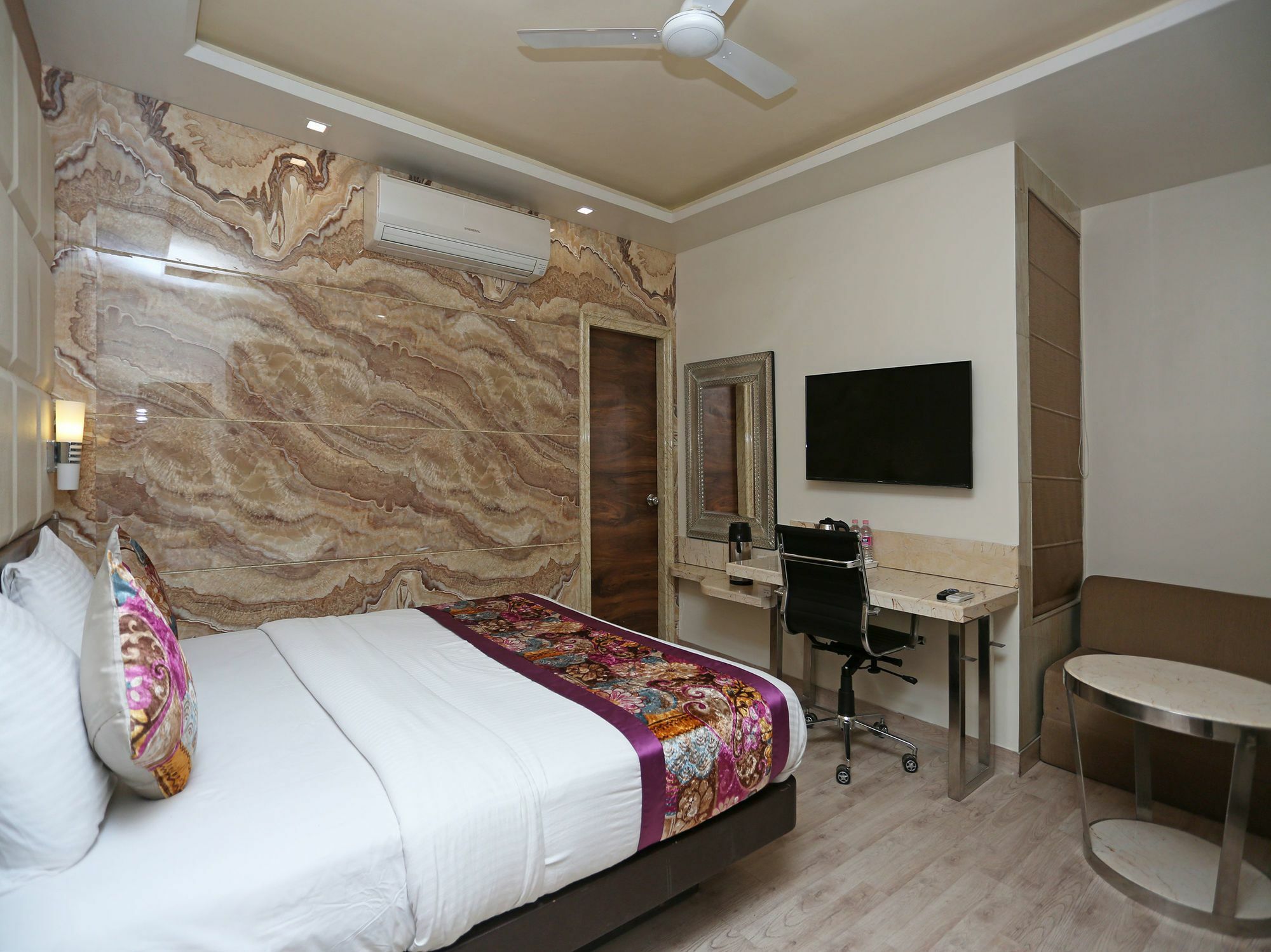 Hotel Deep Kanpur Exterior photo