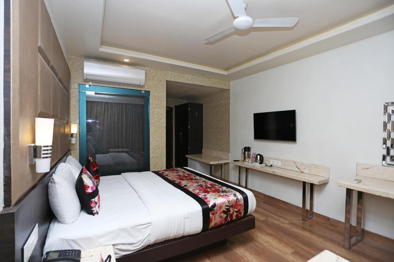 Hotel Deep Kanpur Exterior photo